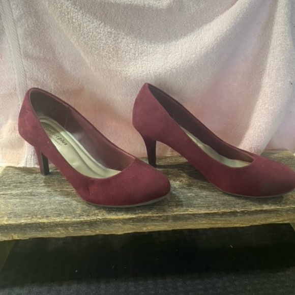 Burgundy or Maroon Pumps Size 6 - Picture 3 of 9